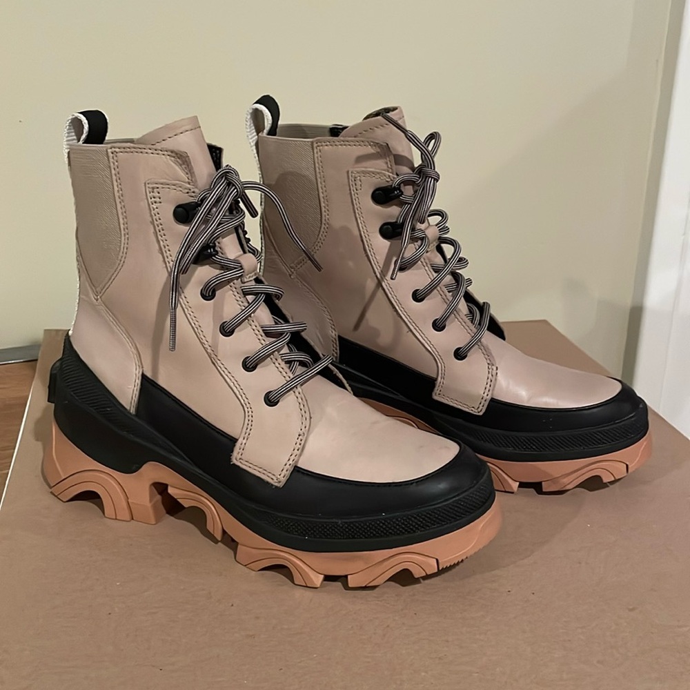 Sorel boots 6.5 womens